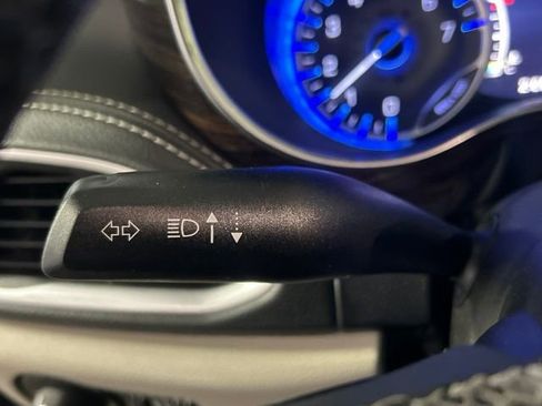 Used 2022 Chrysler Pacifica Limited FWD image 18
