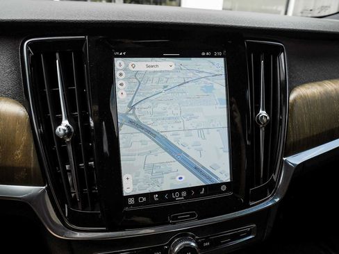 Used 2025 Volvo V90 B6 Cross Country Plus w/ Protection Package Premier AWD/4WD image 19