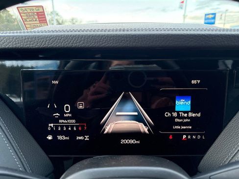 Used 2025 GMC Yukon XL Denali image 35