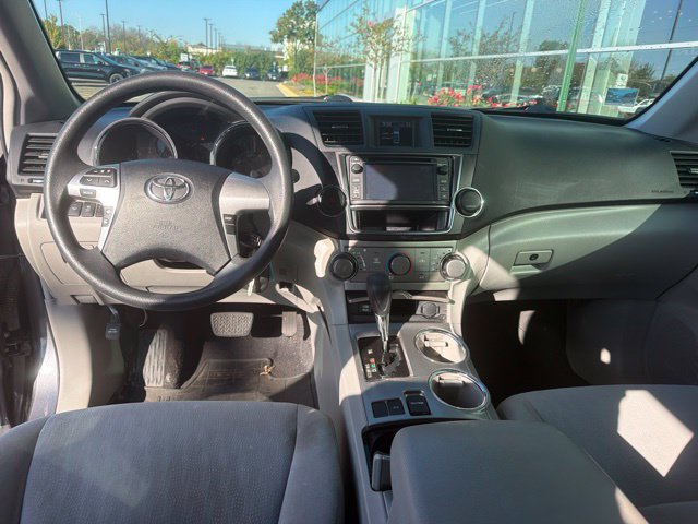 Used 2013 Toyota Highlander FWD w/ Cold Weather Pkg image 22