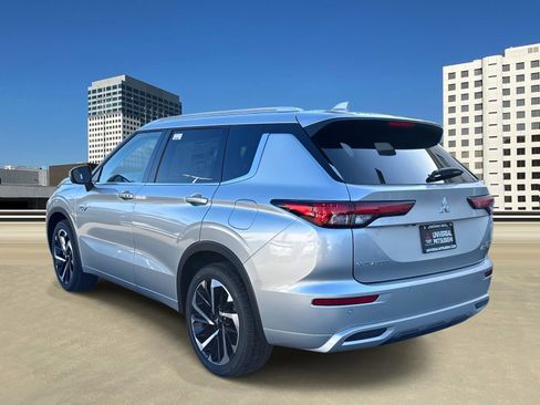 New 2025 Mitsubishi Outlander 4WD Plug-In Hybrid image 4