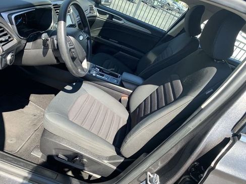 Used 2019 Ford Fusion SE FWD image 18