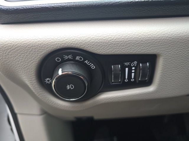 Used 2019 Chrysler Pacifica Touring-L w/ Advanced Safetytec Group FWD image 19