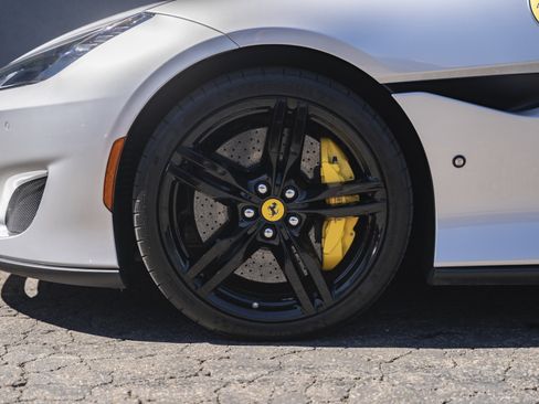 Used 2019 Ferrari Portofino image 18