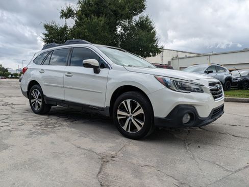 Used 2018 Subaru Outback 3.6R Limited AWD/4WD image 2
