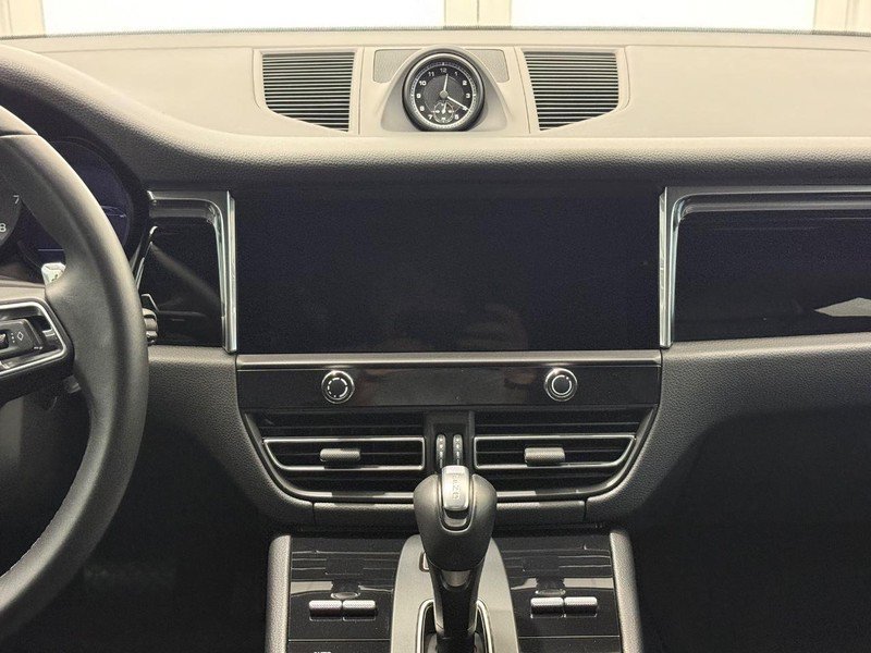 Certified 2025 Porsche Macan AWD/4WD image 15