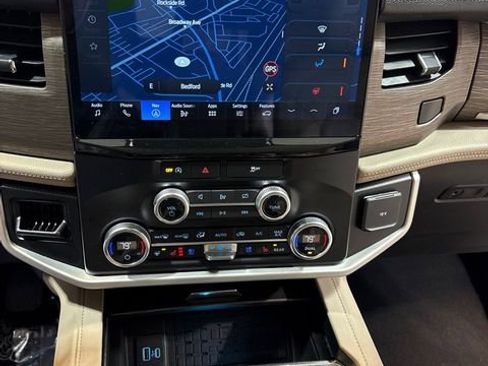Used 2024 Ford Expedition Max Limited image 19