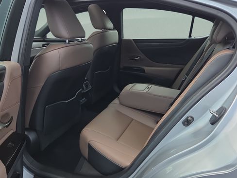 Used 2023 Lexus ES 350 w/ Premium Package FWD image 11