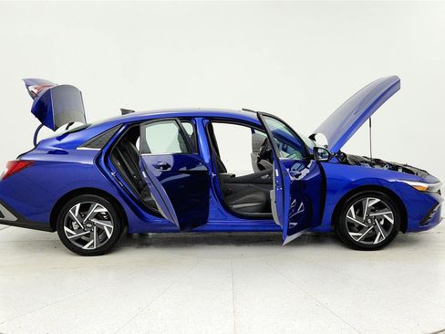 Used 2025 Hyundai Elantra SEL image 31