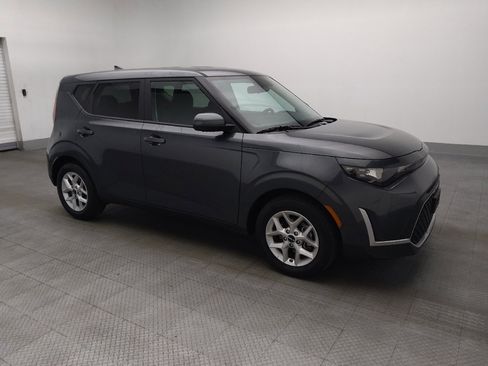 Used 2025 Kia Soul LX FWD image 11