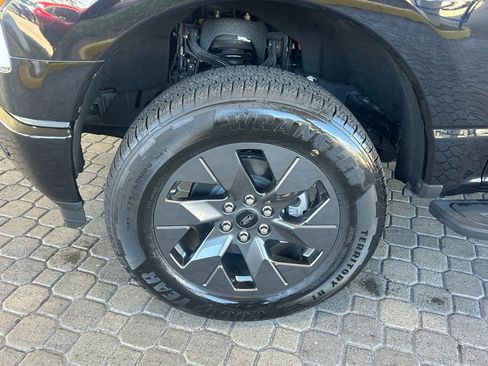 Used 2024 Ford F150 Lightning Lariat image 21