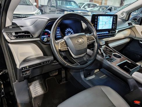 Used 2021 Toyota Sienna XLE w/ XLE Plus Package image 15
