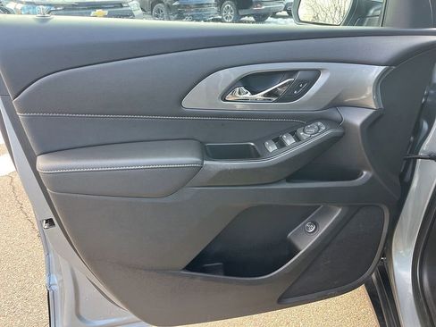 Used 2023 Chevrolet Traverse LT image 25