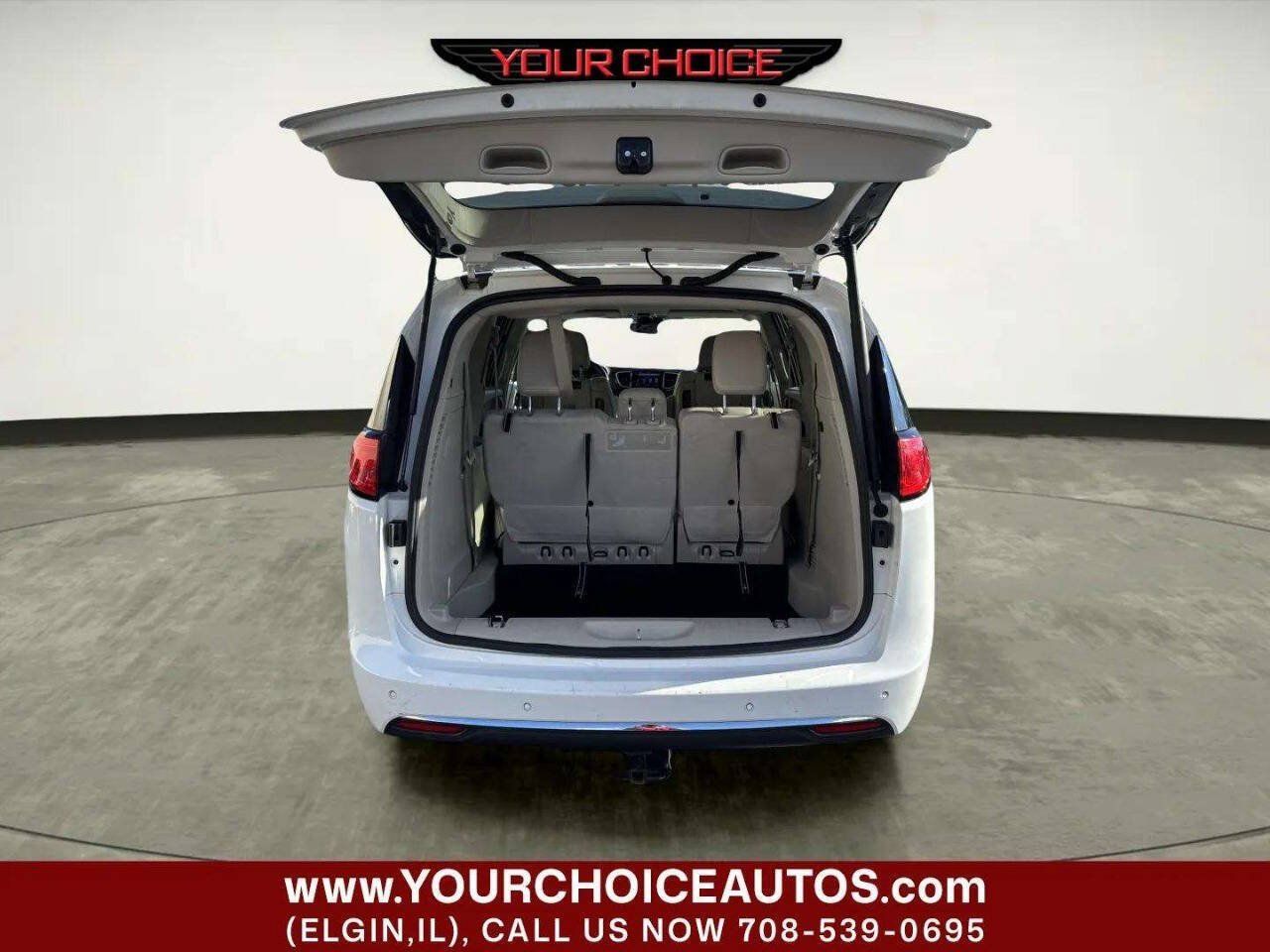 Used 2019 Chrysler Pacifica Touring-L Plus w/ Advanced Safetytec Group FWD image 5