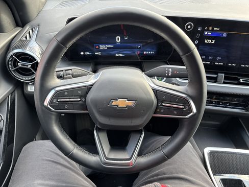 Used 2025 Chevrolet Equinox LT AWD/4WD image 18