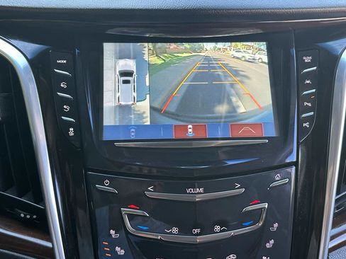 Used 2019 Cadillac Escalade ESV Luxury AWD/4WD image 18