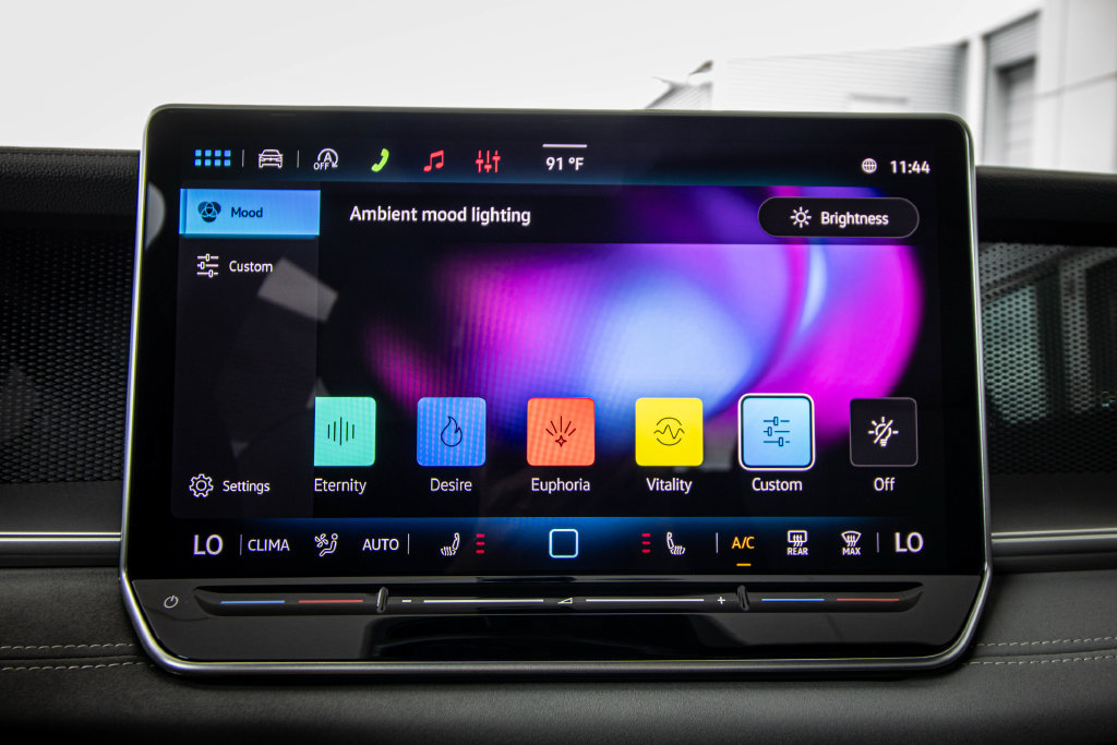 New 2026 Volkswagen Tiguan SE R-Line FWD image 48