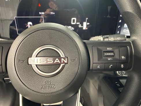 Used 2025 Nissan Kicks SV AWD/4WD image 31