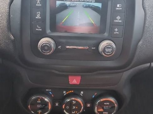 Used 2016 Jeep Renegade Latitude w/ Popular Equipment Group AWD/4WD image 12