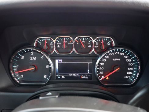 Used 2018 Chevrolet Suburban LT RWD image 9