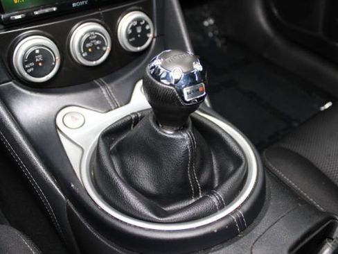 Used 2014 Nissan 370Z w/ Sport Package image 12