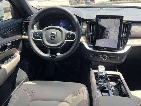 Used 2025 Volvo XC90 B6 Plus w/ Protection Package Premier AWD/4WD image 12