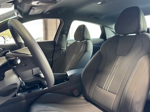 Used 2024 Hyundai Elantra Blue image 5