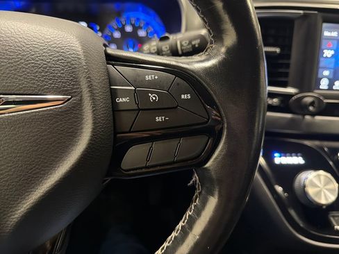 Used 2019 Chrysler Pacifica Touring Plus w/ S Appearance Package FWD image 13