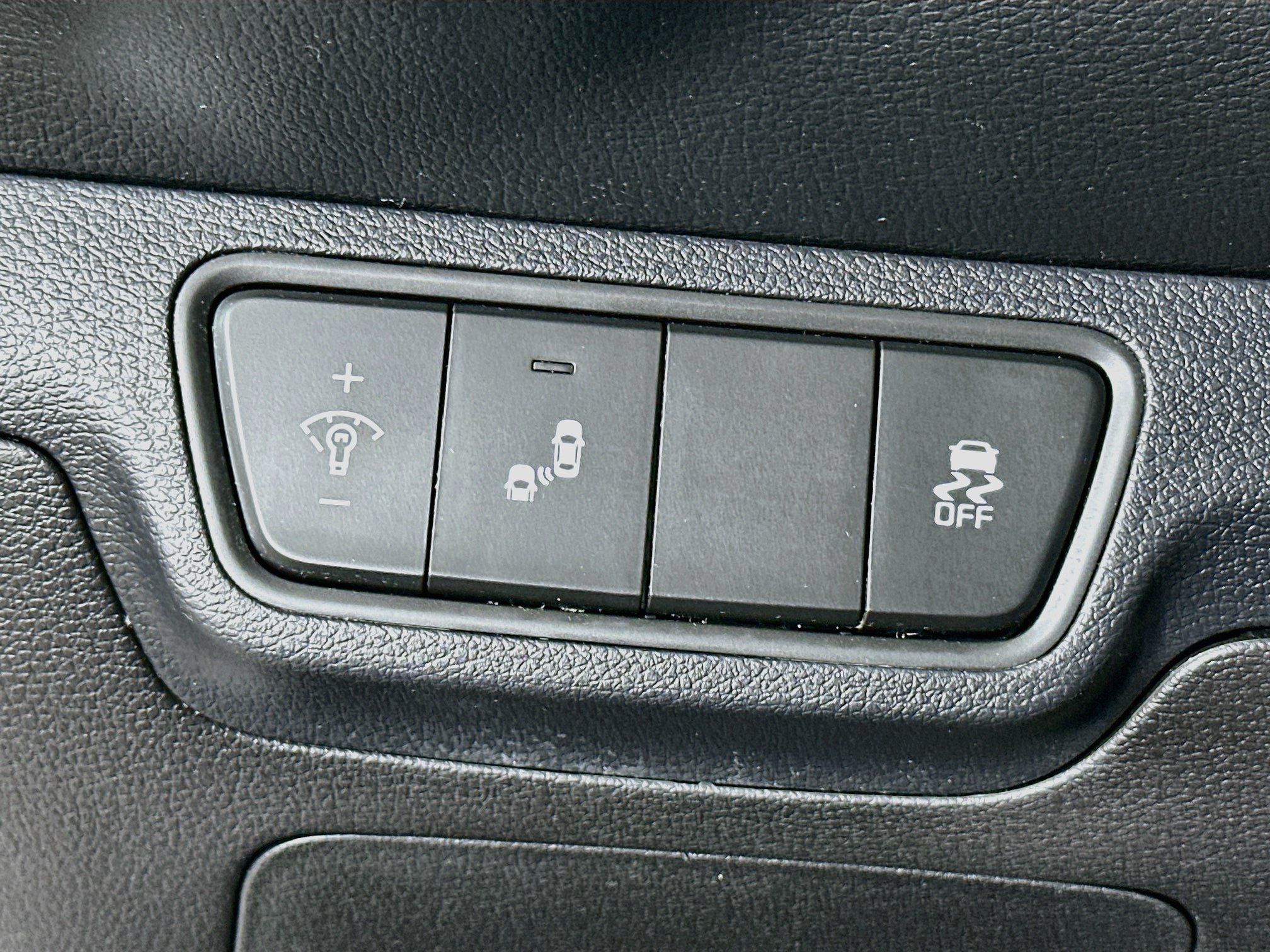 Used 2023 Kia Forte LXS w/ LXS Technology Package FWD image 17
