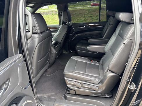 Used 2024 Cadillac Escalade ESV Luxury AWD/4WD image 9