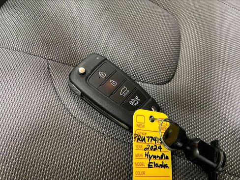Used 2024 Hyundai Elantra SE FWD image 10