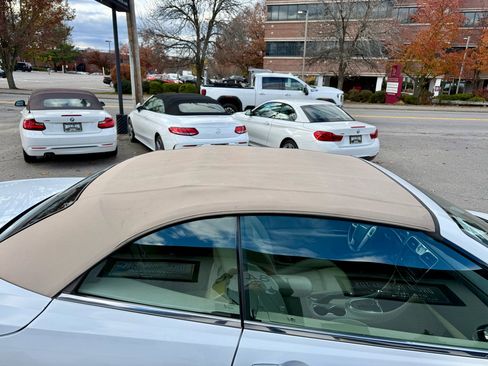 Used 2011 Chrysler 200 Limited image 19