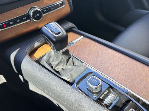 Used 2021 Volvo XC90 T6 Momentum image 17