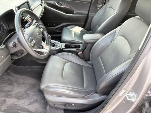 Used 2020 Hyundai Elantra GT w/ Style Package 02 FWD image 2