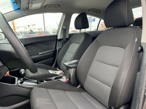 Used 2017 Kia Forte LX image 12