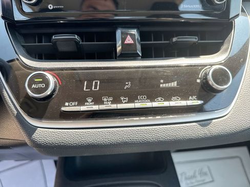 Used 2021 Toyota Corolla LE FWD image 25