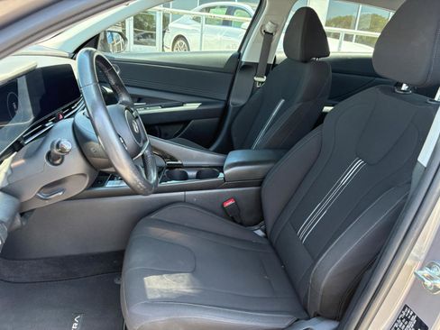 Used 2024 Hyundai Elantra SEL w/ Convenience Package image 14