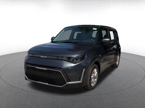 Used 2025 Kia Soul LX w/ LX Technology Package FWD image 7