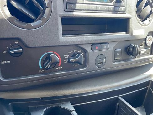 Used 2022 Ford E-350 and Econoline 350 Super Duty RWD image 16