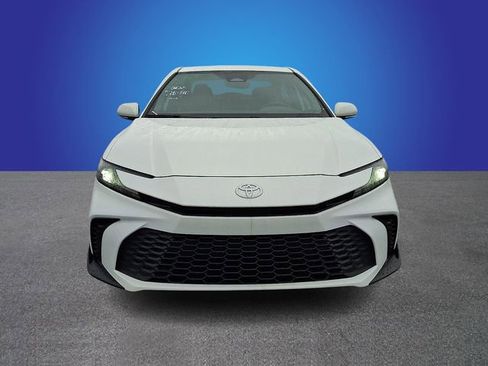 Used 2025 Toyota Camry SE image 2