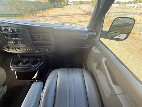 Used 2016 Chevrolet Express 2500 image 26
