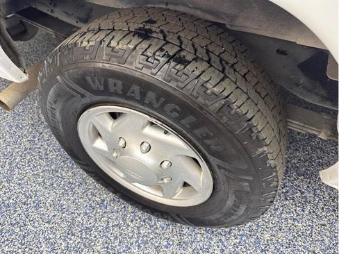 Used 2012 Ford E-350 and Econoline 350 XLT image 9