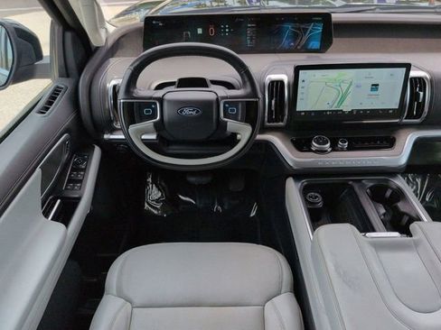 Certified 2025 Ford Expedition Platinum AWD/4WD image 16