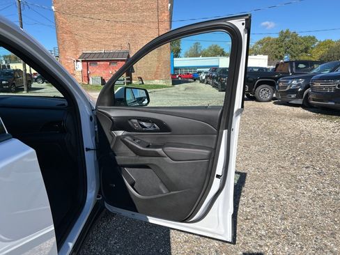 Used 2023 Chevrolet Traverse RS image 26
