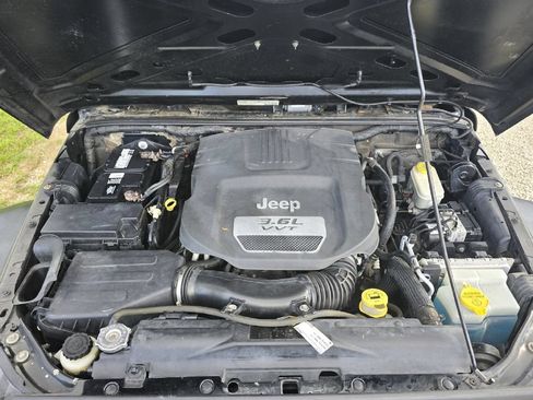 Used 2013 Jeep Wrangler Sport AWD/4WD image 24
