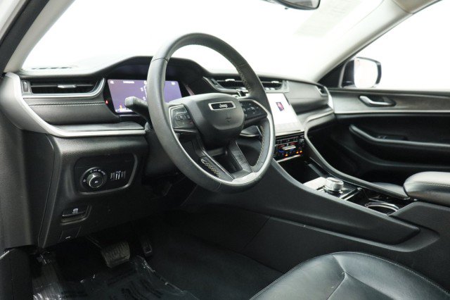 Used 2023 Jeep Grand Cherokee L Limited AWD/4WD image 6