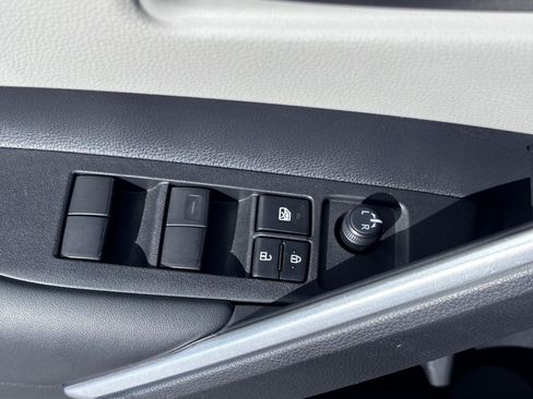 Used 2024 Toyota Corolla Cross L FWD image 21