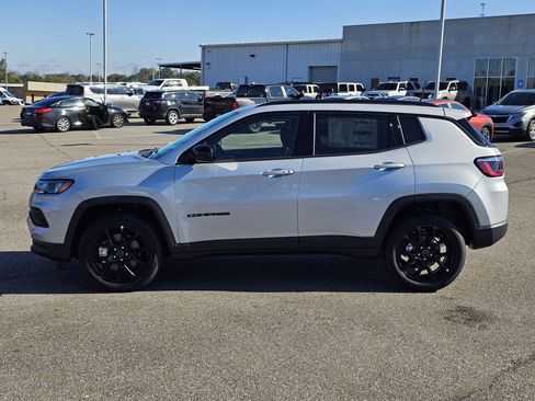 New 2026 Jeep Compass Latitude image 13