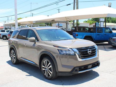 Used 2024 Nissan Pathfinder Platinum w/ Cargo Package FWD image 2