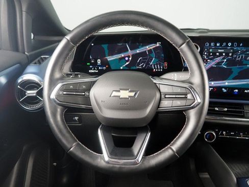 Used 2024 Chevrolet Equinox EV FWD LT w/ 2LT image 17